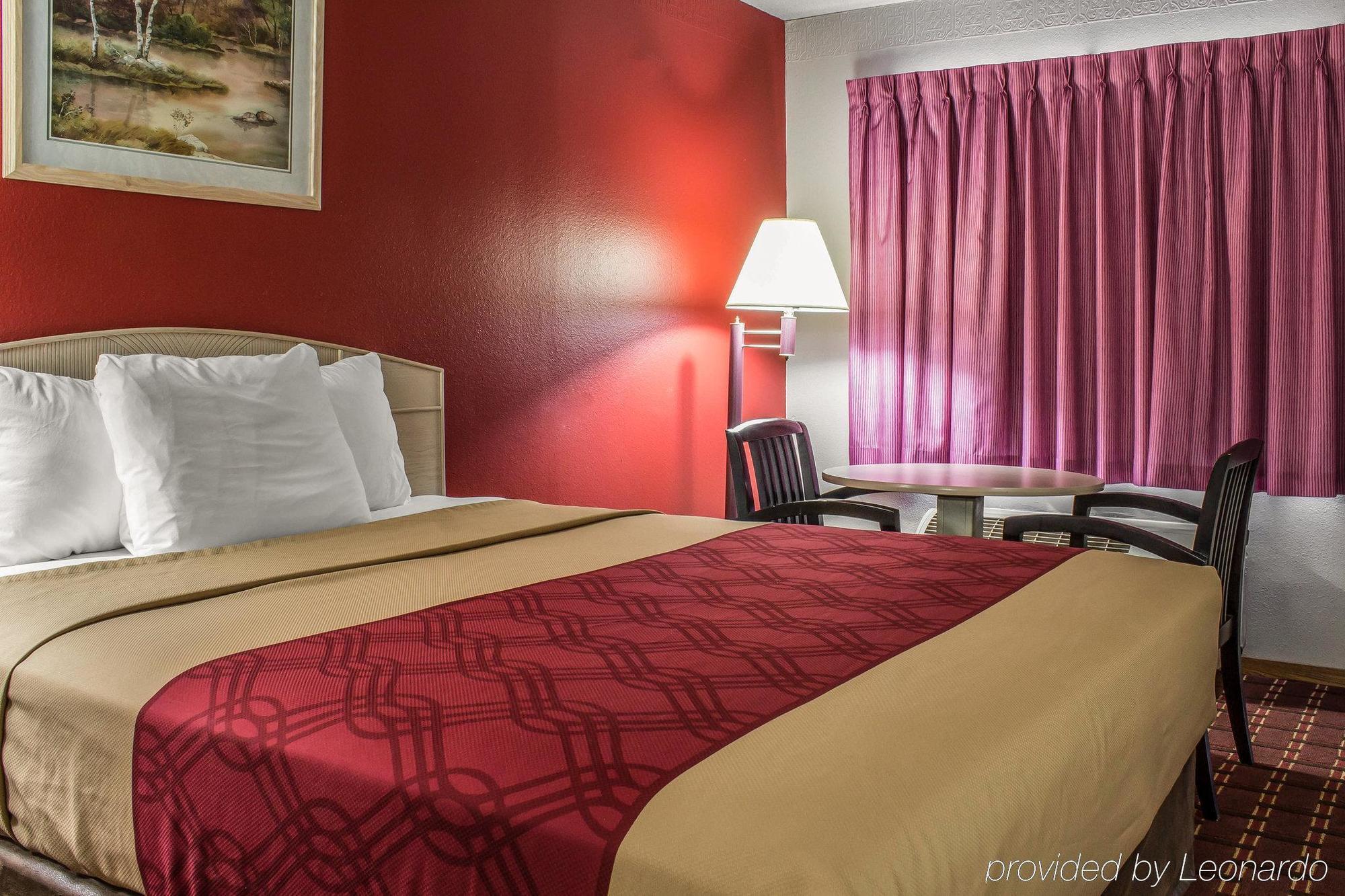 Spencer Inn & Suites Luaran gambar
