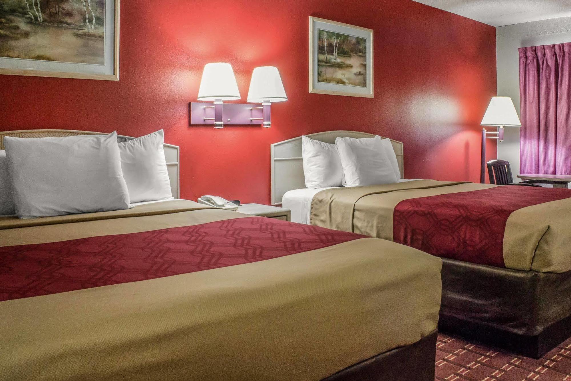 Spencer Inn & Suites Luaran gambar