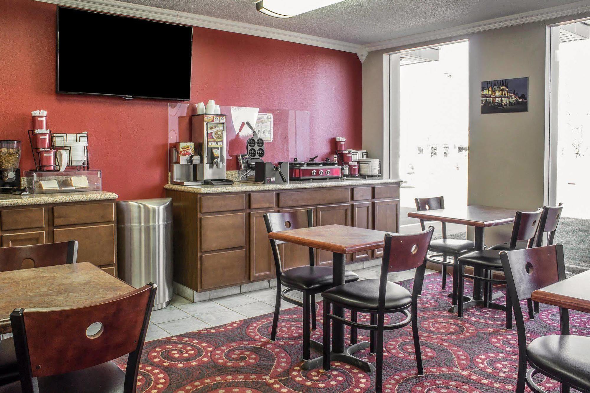 Spencer Inn & Suites Luaran gambar