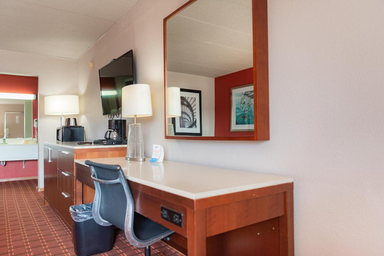 Spencer Inn & Suites Luaran gambar
